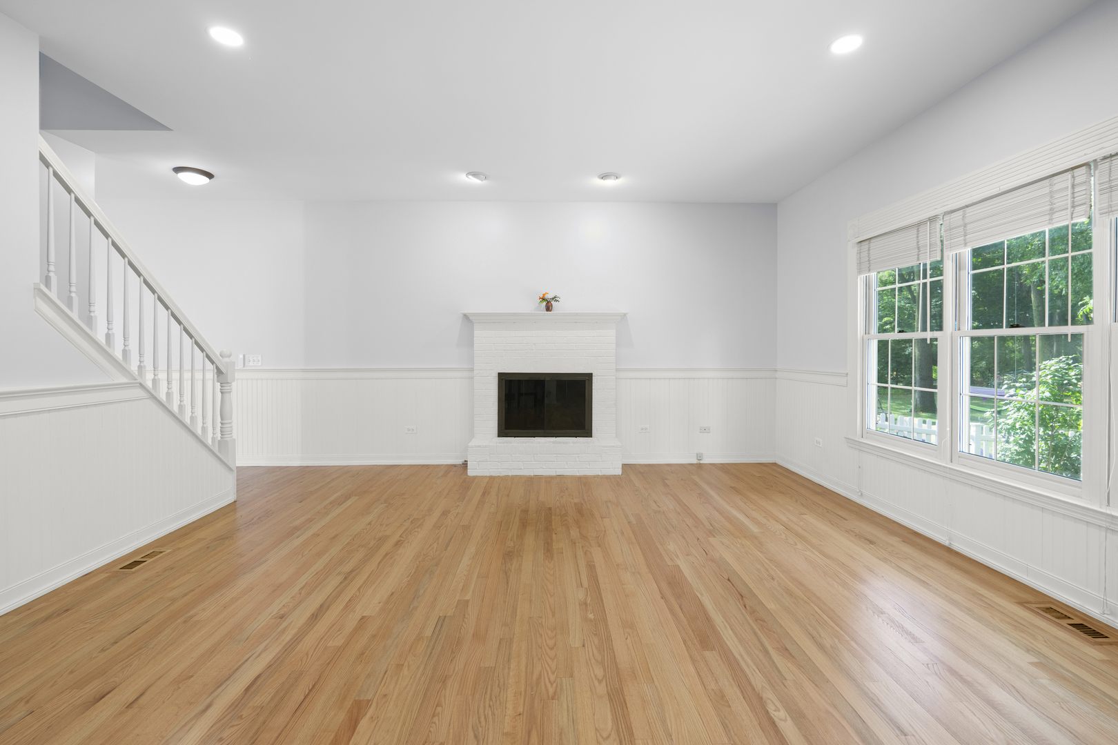 662 Waterbury Avenue, Gurnee, IL 60031