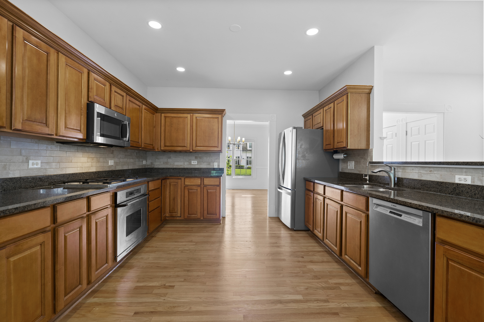 662 Waterbury Avenue, Gurnee, IL 60031