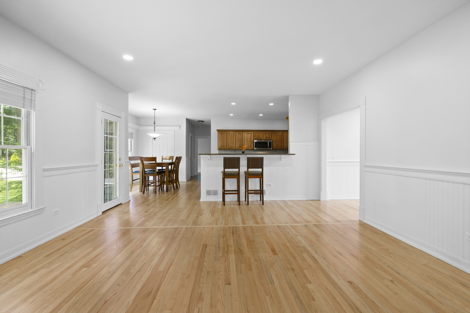 662 Waterbury Avenue, Gurnee, IL 60031