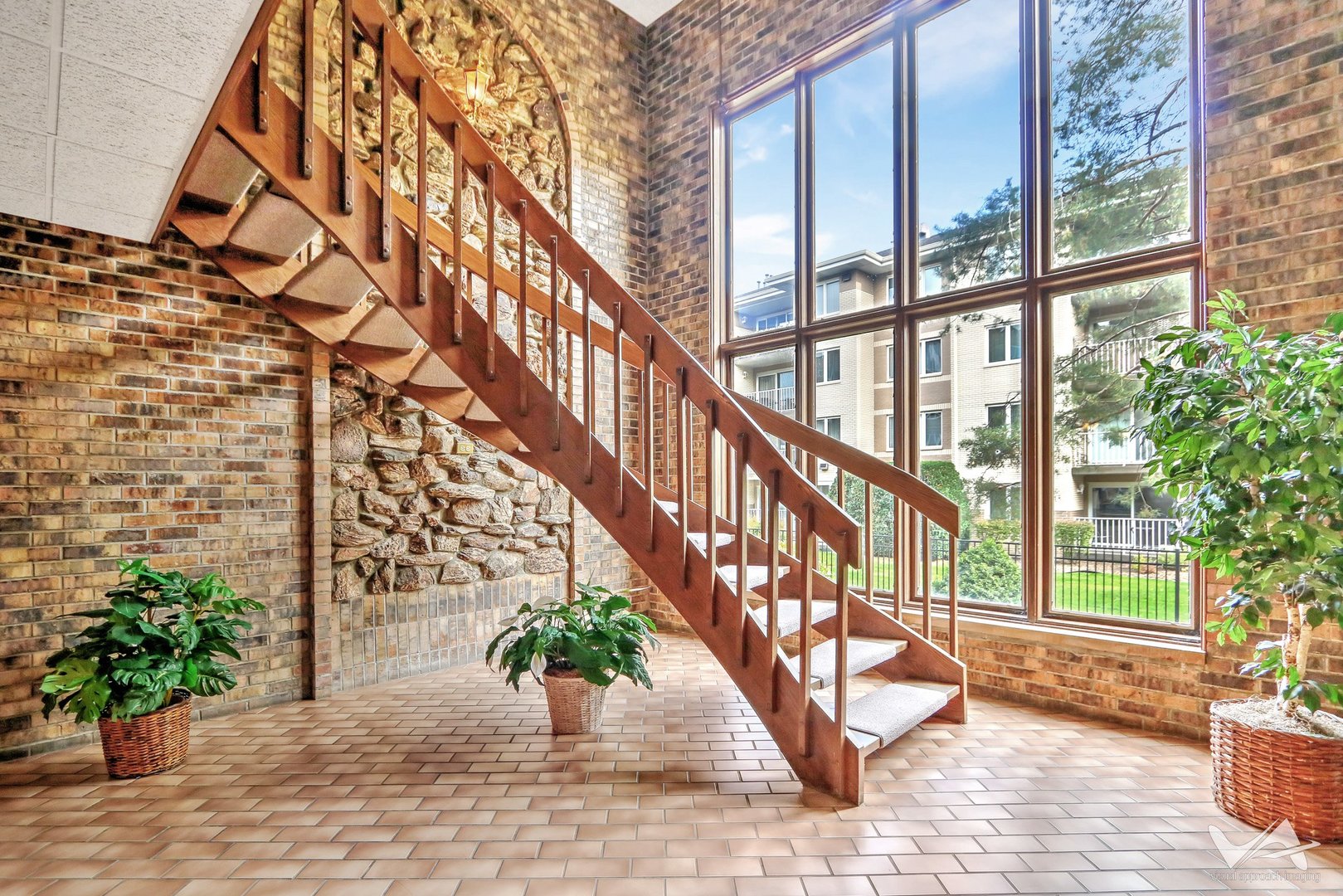 467 HIAWATHA Trail #201, Wood Dale, IL 60191