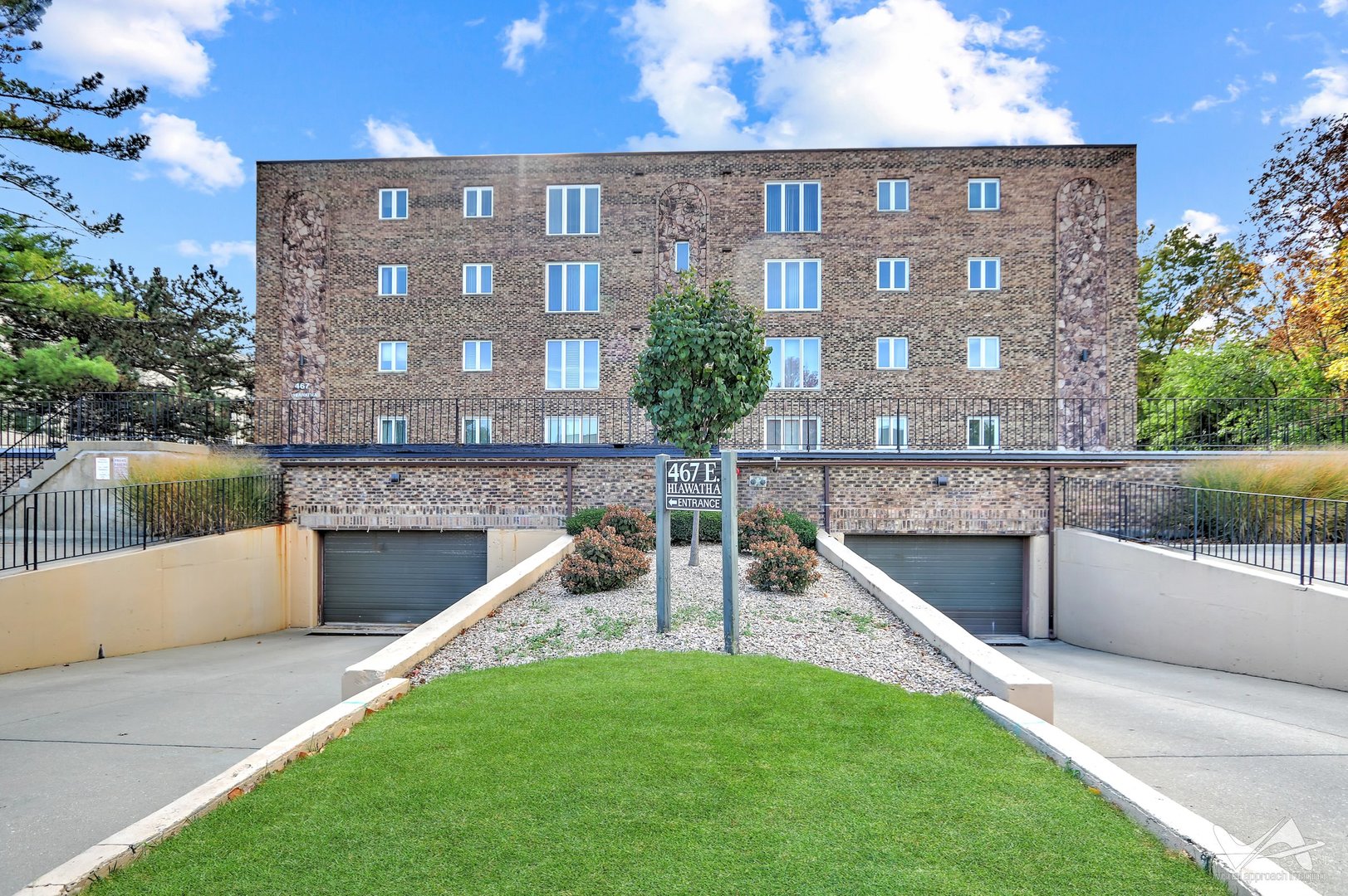 467 HIAWATHA Trail #201, Wood Dale, IL 60191