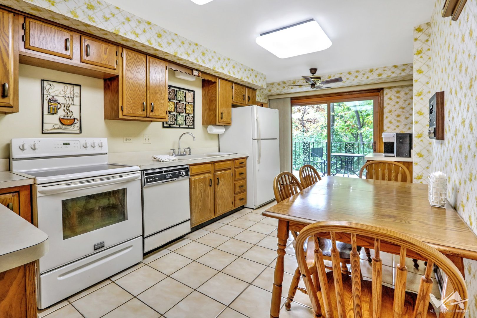 467 HIAWATHA Trail #201, Wood Dale, IL 60191