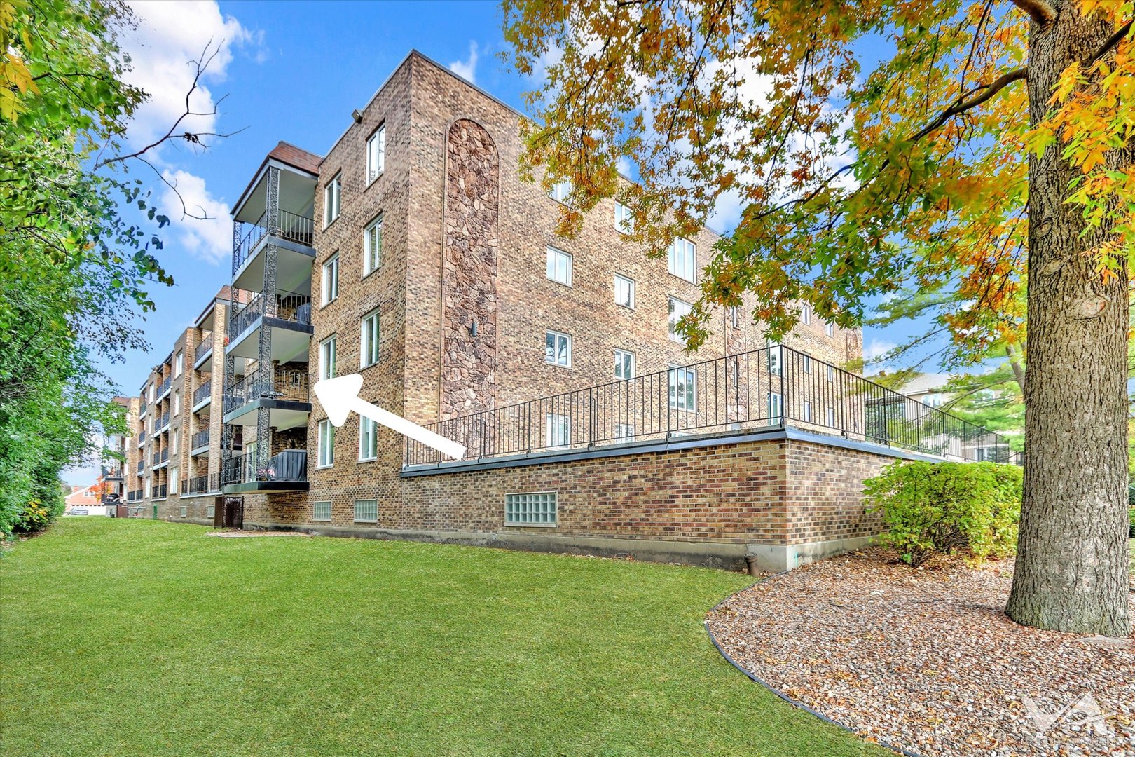 467 HIAWATHA Trail #201, Wood Dale, IL 60191