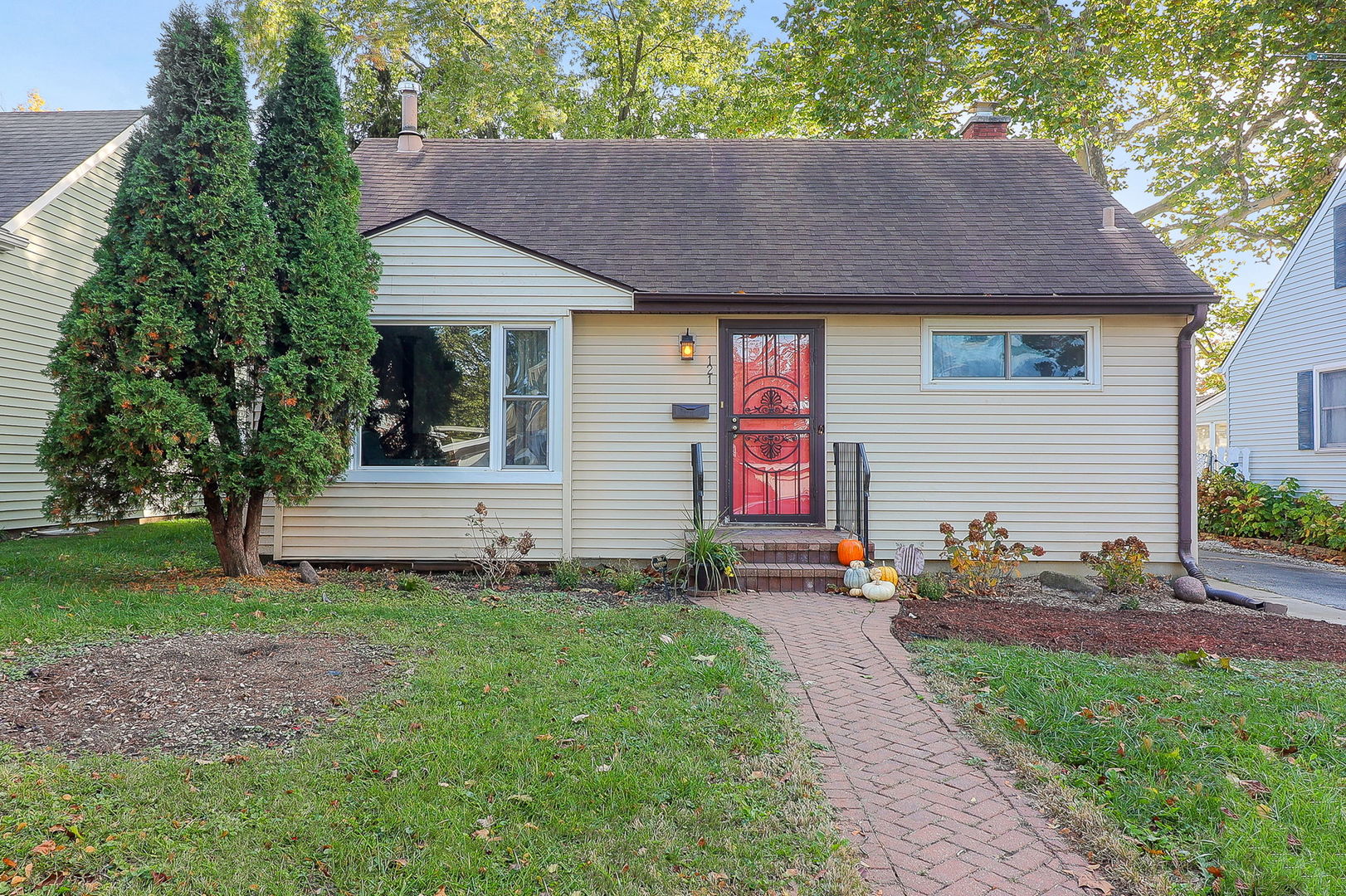 121 W Park Drive, Lombard, IL 60148