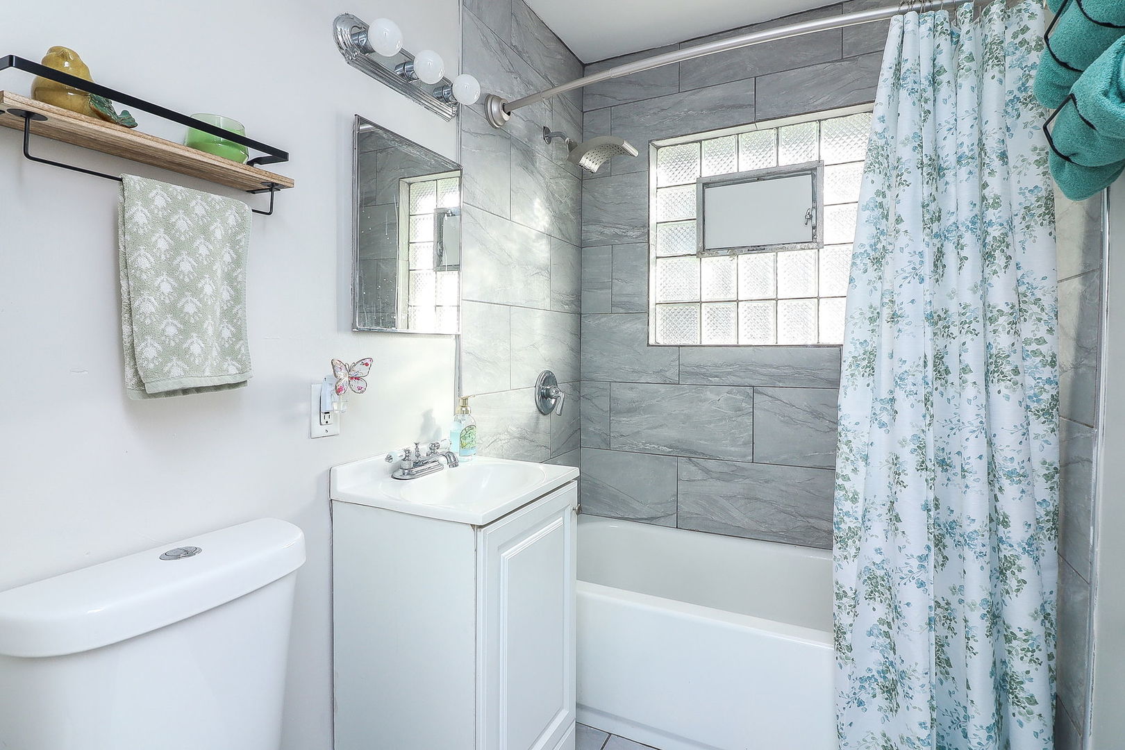 121 W Park Drive, Lombard, IL 60148