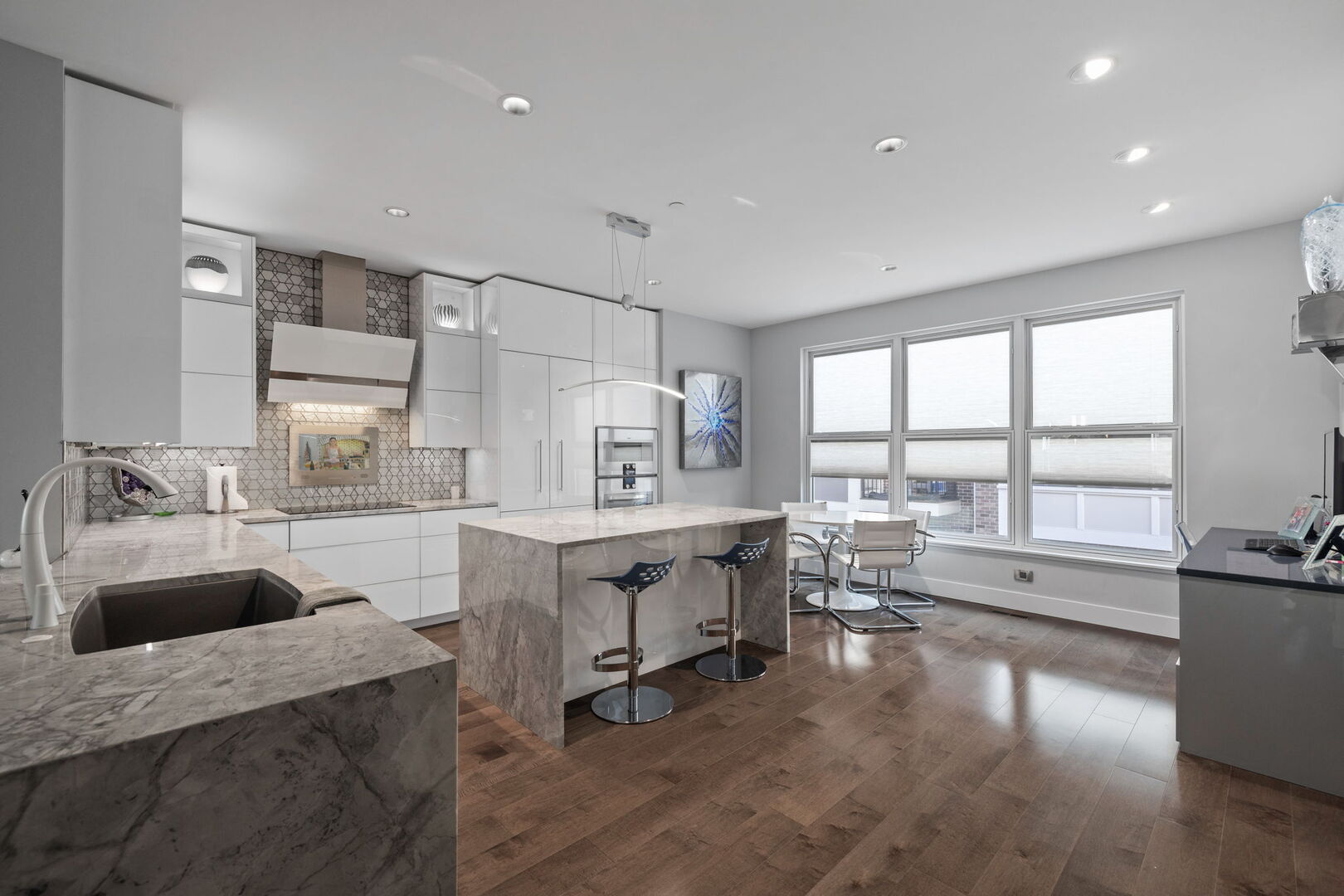 353 E Liberty Drive, Wheaton, IL 60187