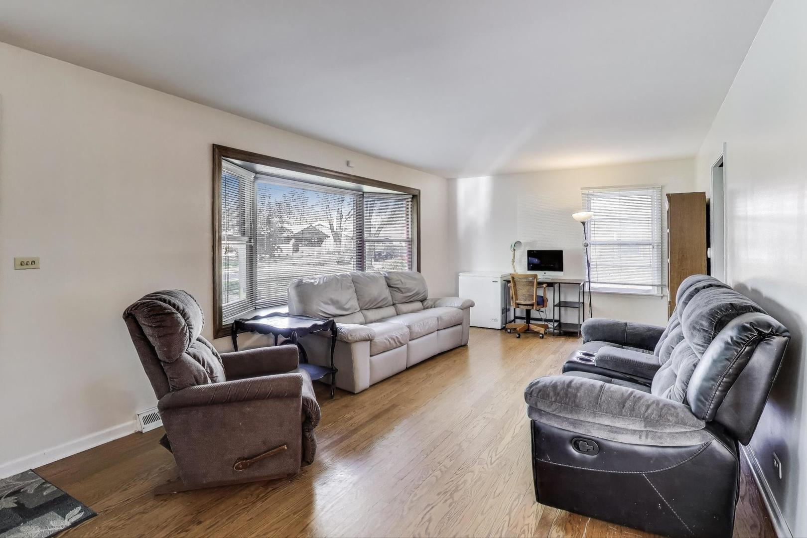 3N425 HOWARD Avenue, Elmhurst, IL 60126