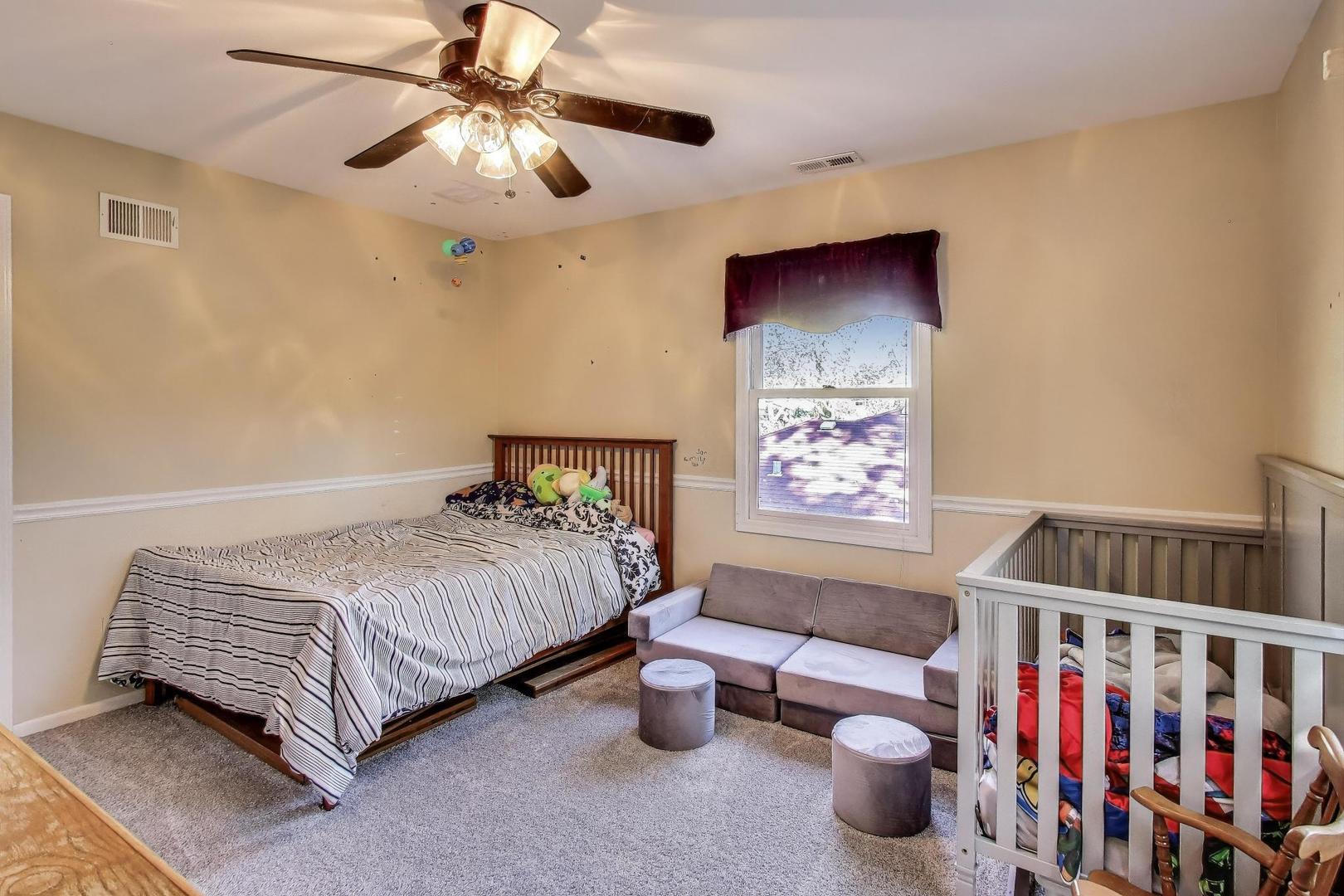 3N425 HOWARD Avenue, Elmhurst, IL 60126