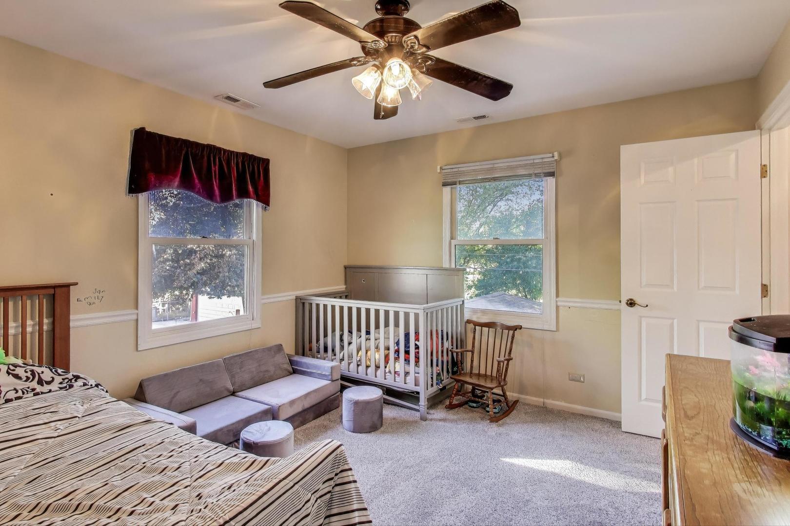 3N425 HOWARD Avenue, Elmhurst, IL 60126