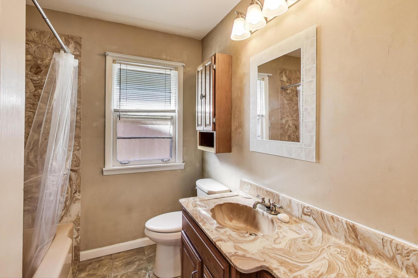 3N425 HOWARD Avenue, Elmhurst, IL 60126