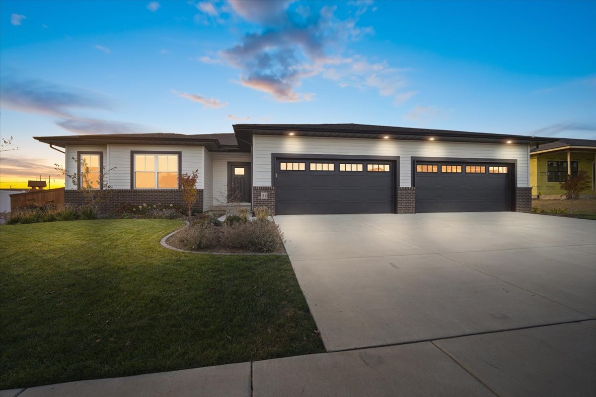 21 Brookstone Circle, Bloomington, IL 61704