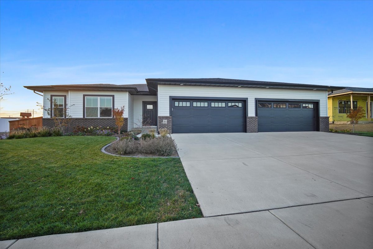 21 Brookstone Circle, Bloomington, IL 61704