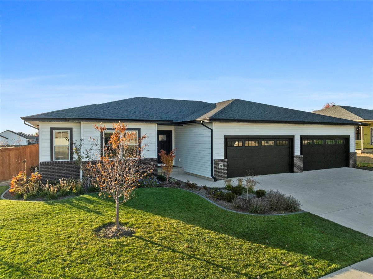 21 Brookstone Circle, Bloomington, IL 61704