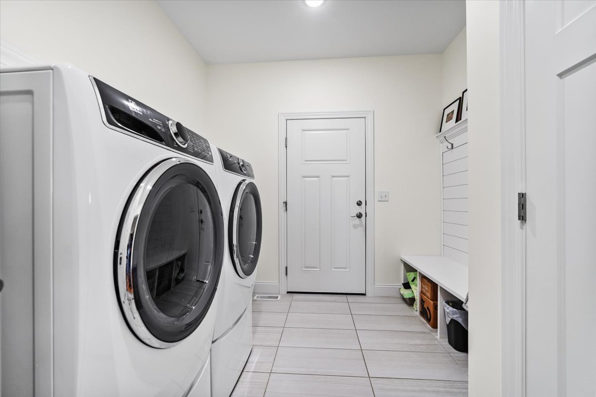 21 Brookstone Circle, Bloomington, IL 61704