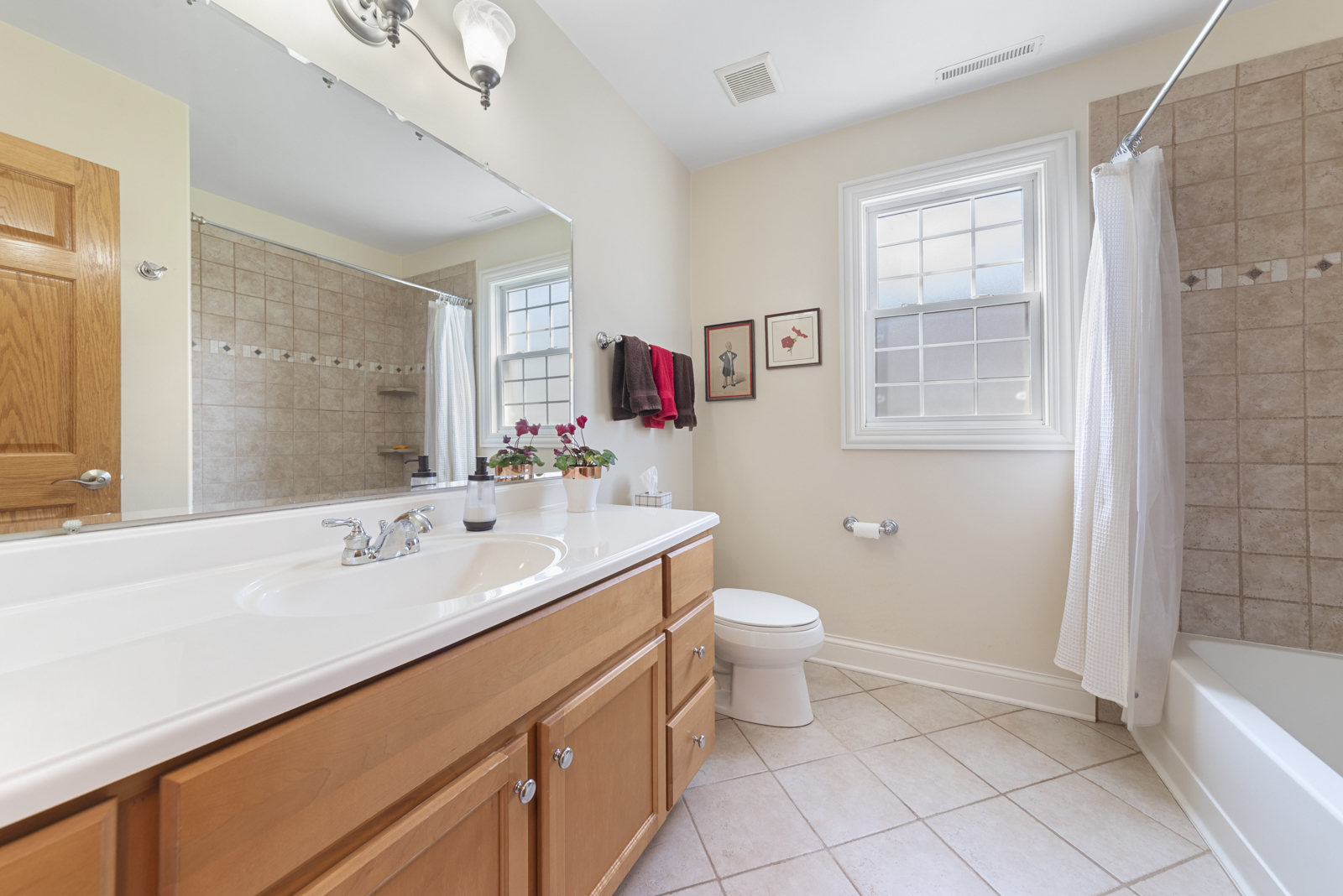 1223 S ELMWOOD Avenue #TWO, Berwyn, IL 60402