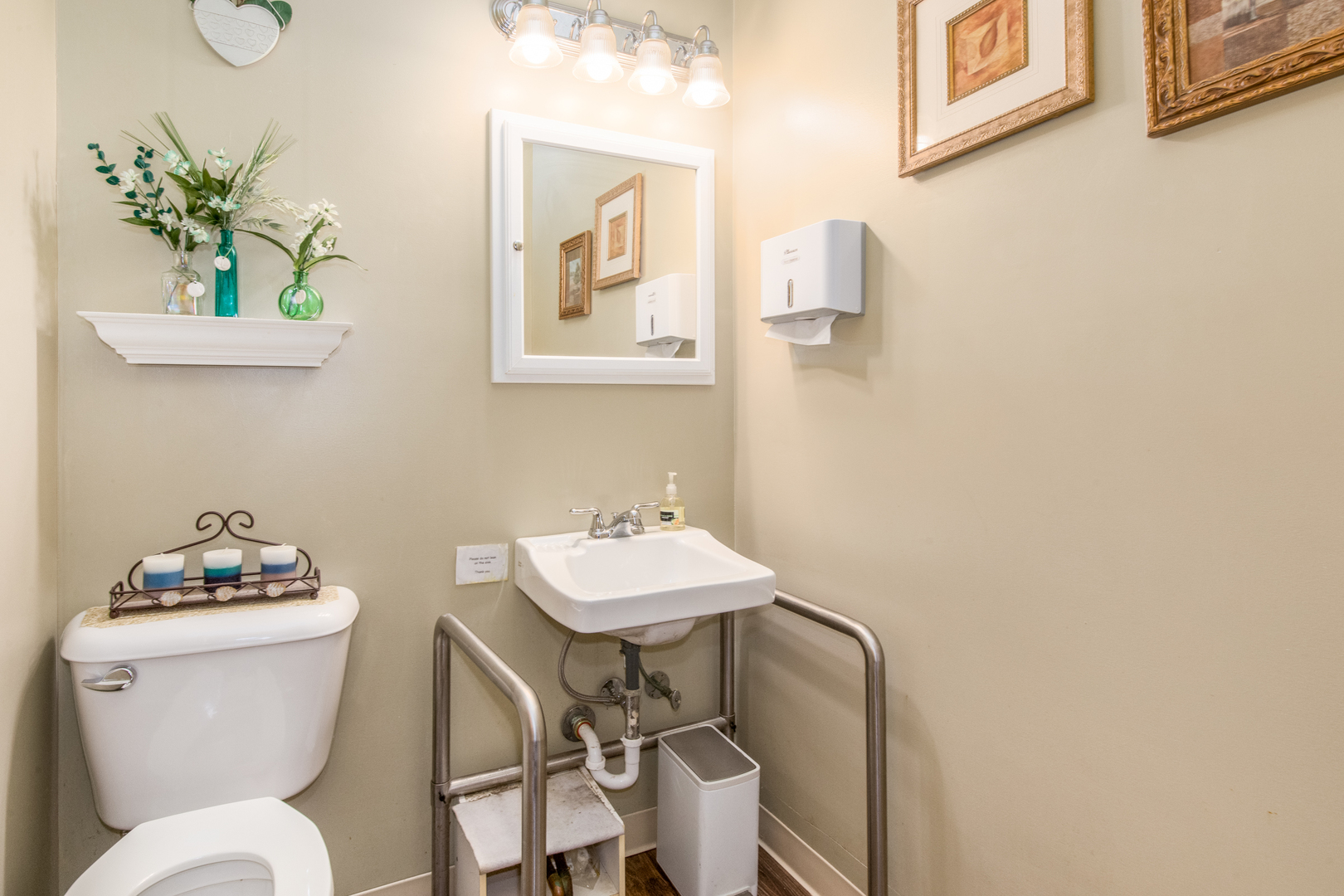 1645 S River Road #19, Des Plaines, IL 60018