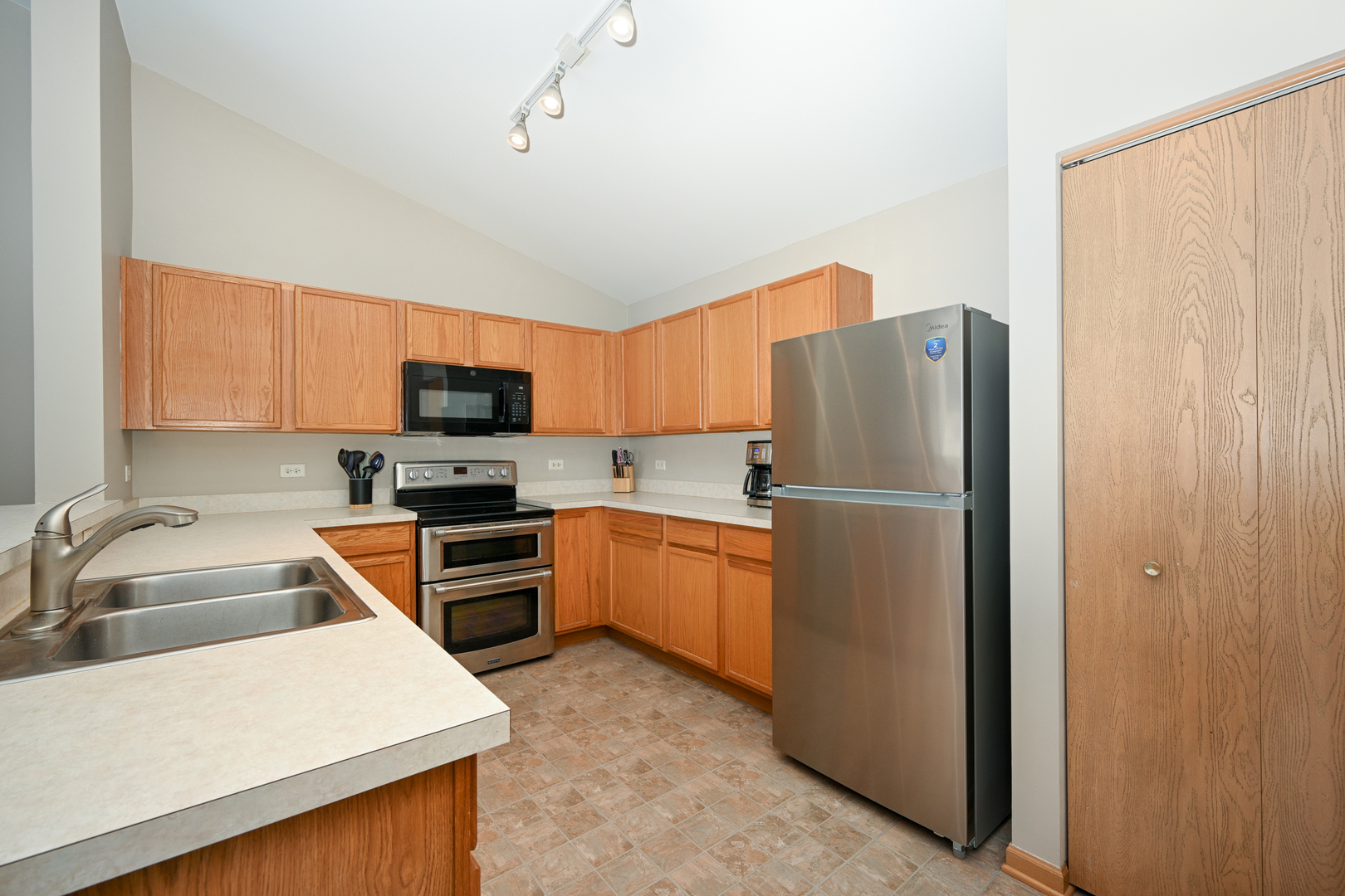 1425 McClure Road #1425, Aurora, IL 60505