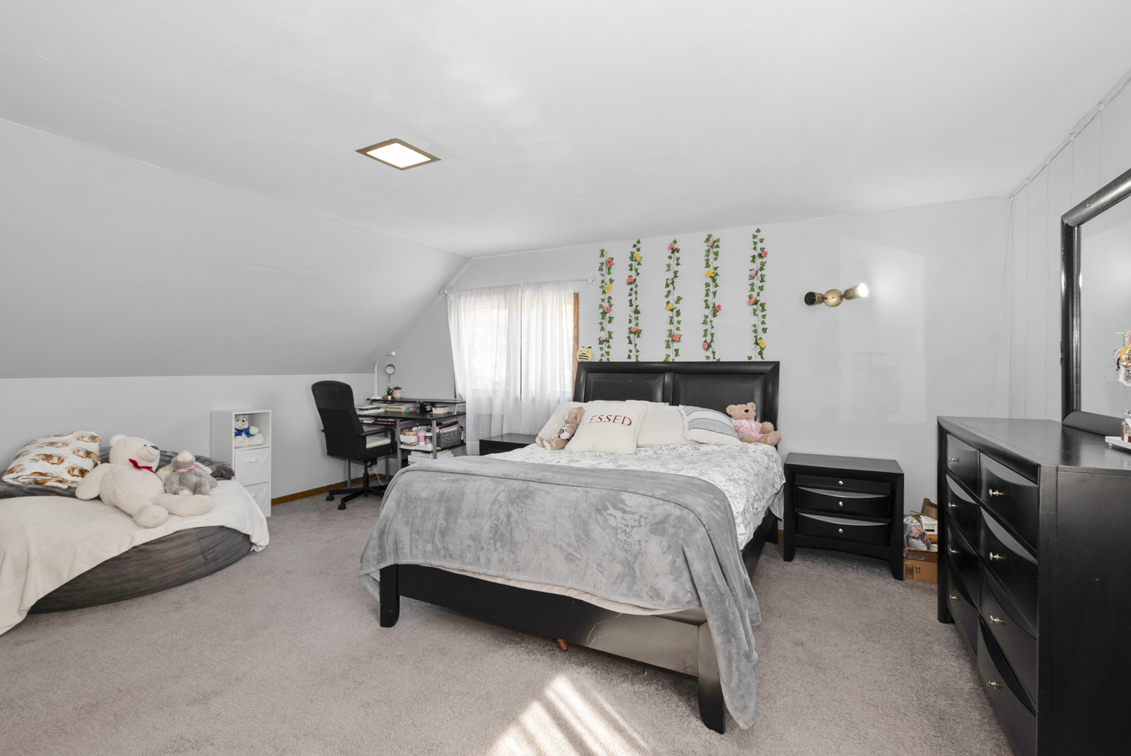 8907 Saratoga Drive, Bridgeview, IL 60455