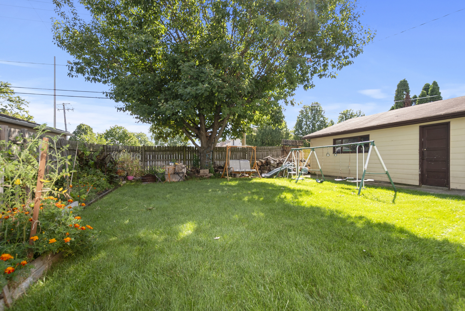 8907 Saratoga Drive, Bridgeview, IL 60455