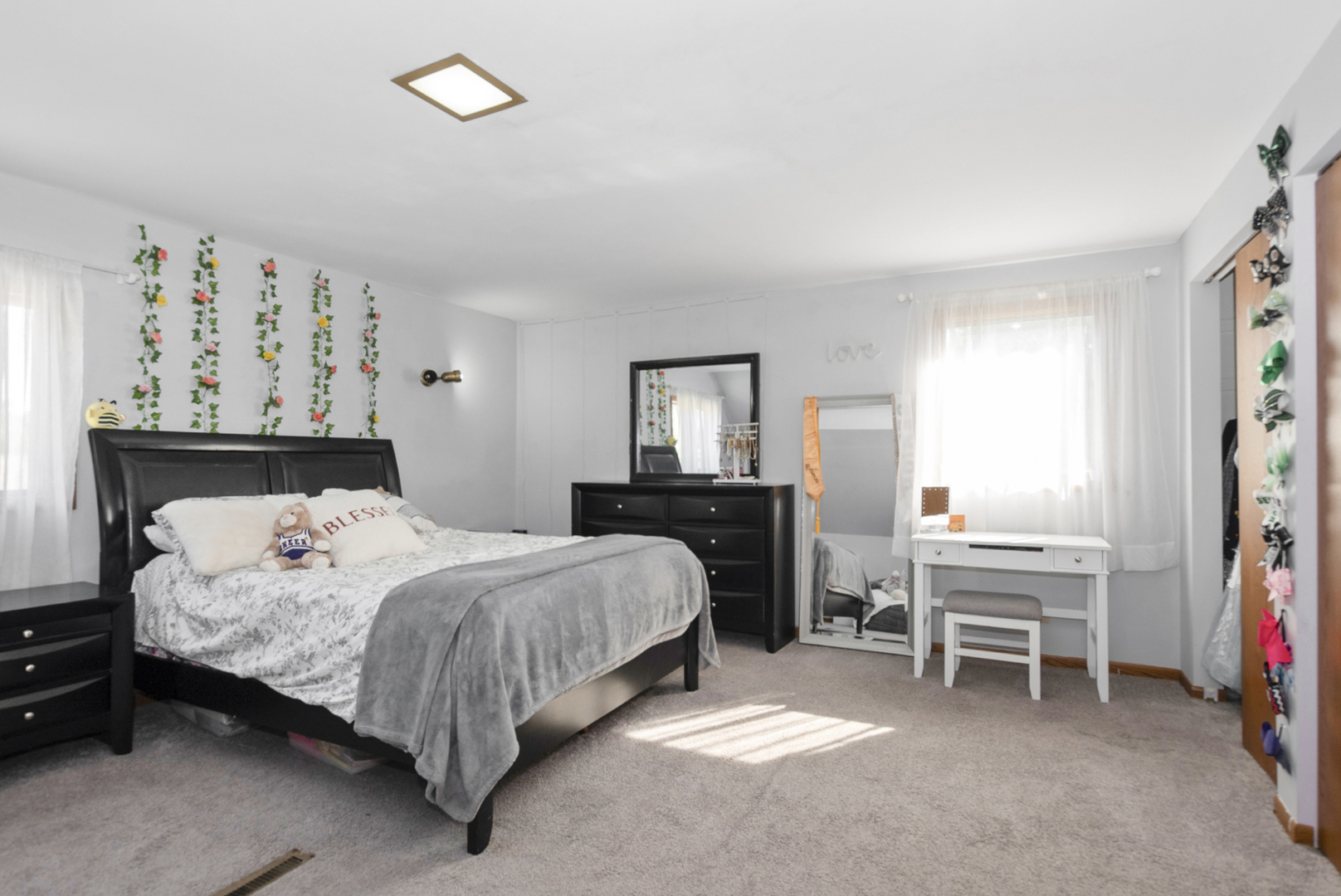 8907 Saratoga Drive, Bridgeview, IL 60455