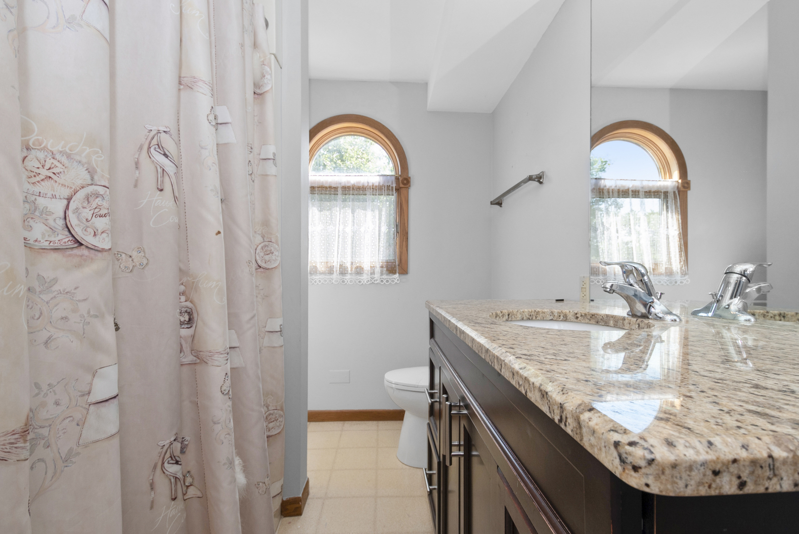 8907 Saratoga Drive, Bridgeview, IL 60455