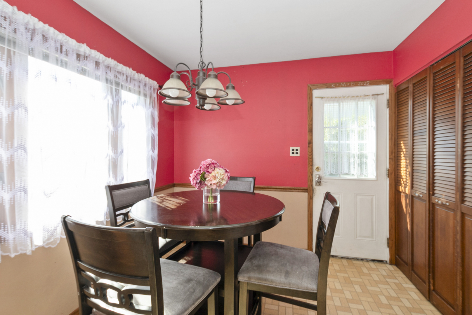 8907 Saratoga Drive, Bridgeview, IL 60455