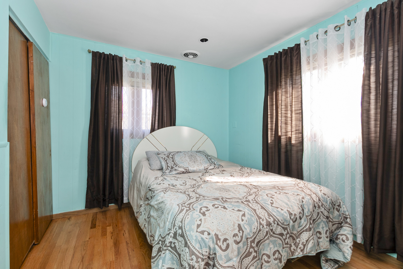 8907 Saratoga Drive, Bridgeview, IL 60455