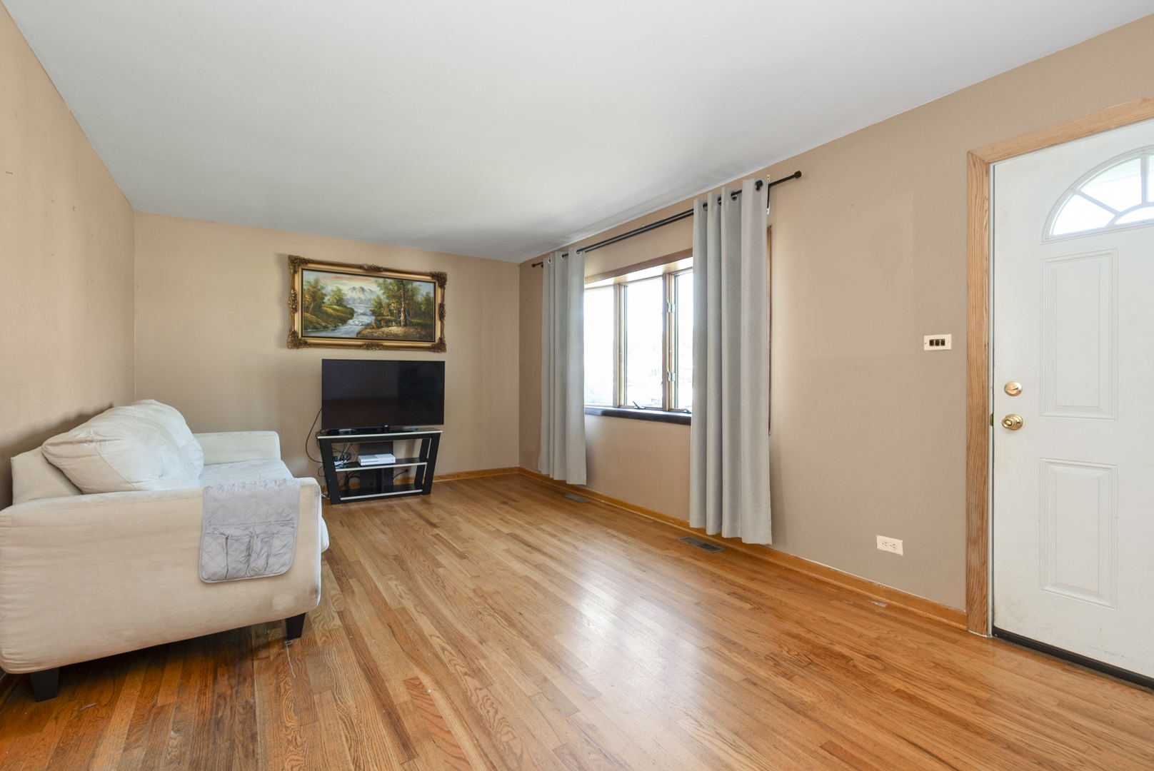 8907 Saratoga Drive, Bridgeview, IL 60455