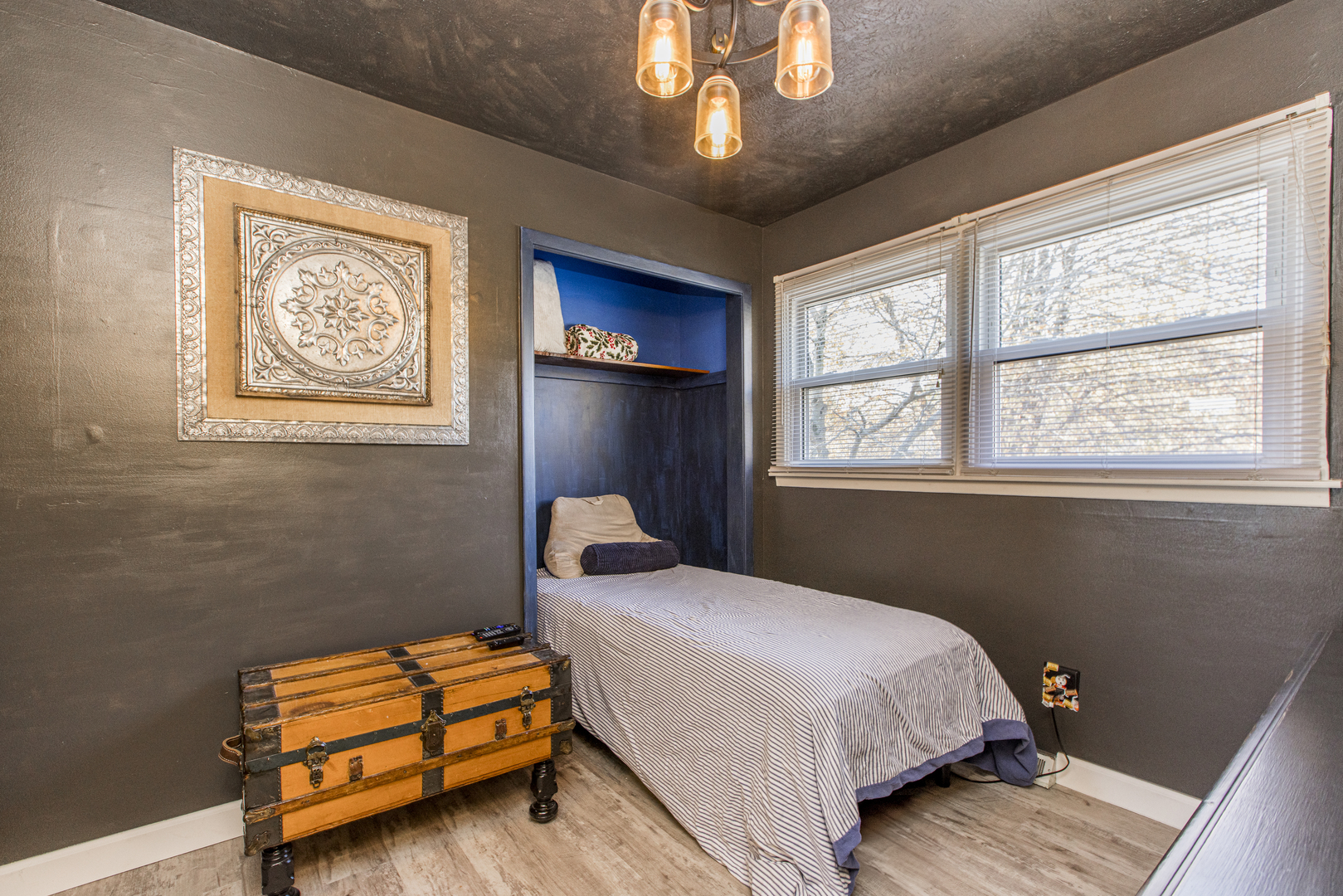 1211 Sandburg Drive, Bloomington, IL 61704