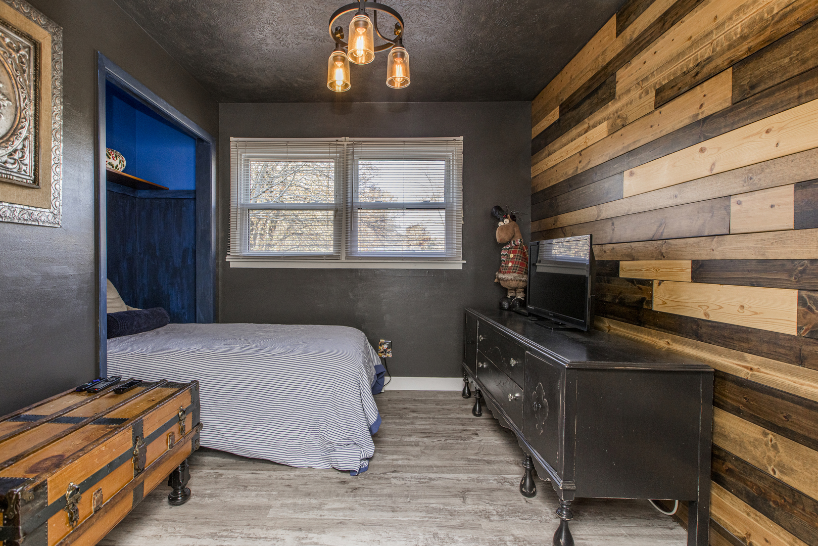 1211 Sandburg Drive, Bloomington, IL 61704