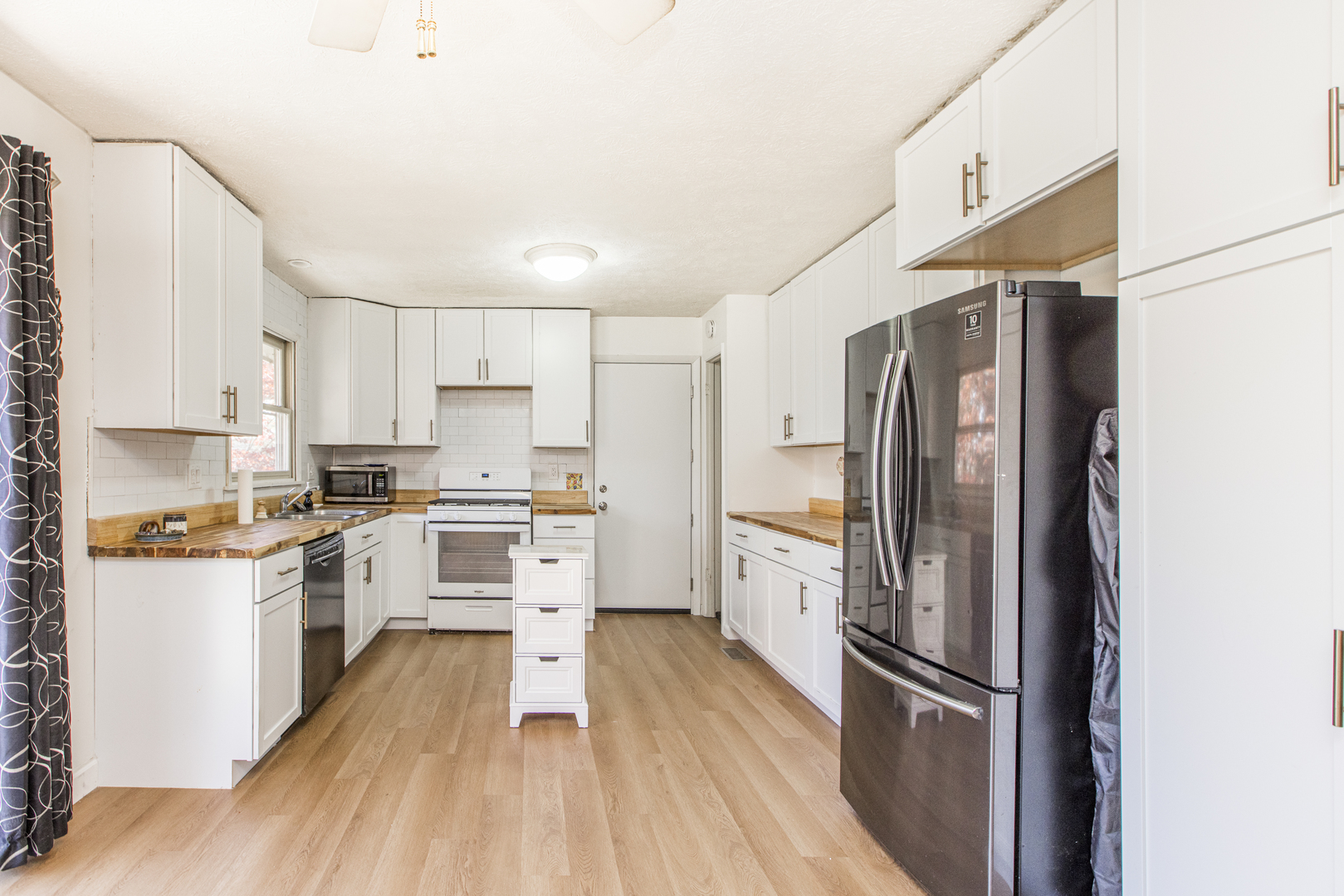 1211 Sandburg Drive, Bloomington, IL 61704