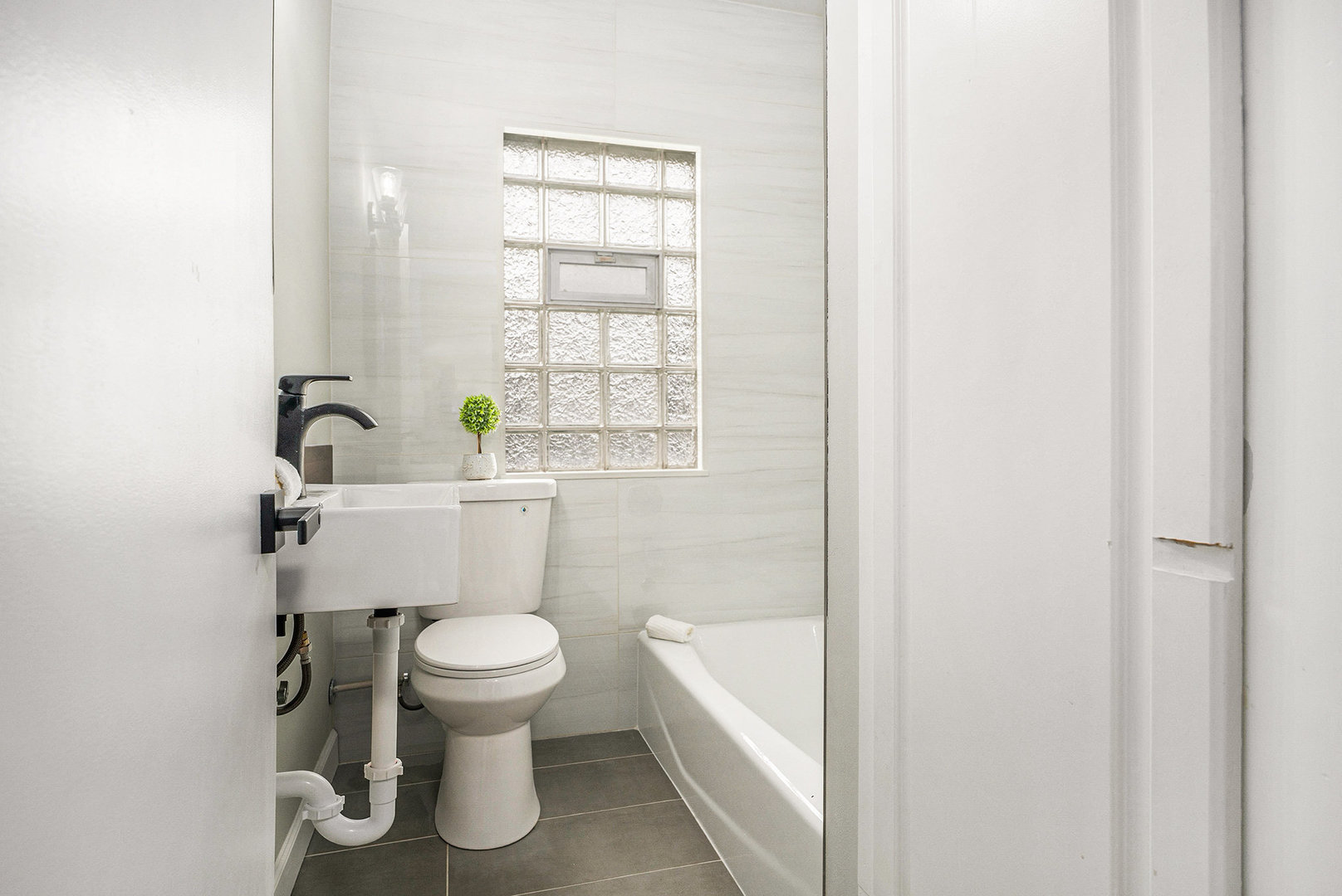 18122 Wentworth Avenue, Lansing, IL 60438