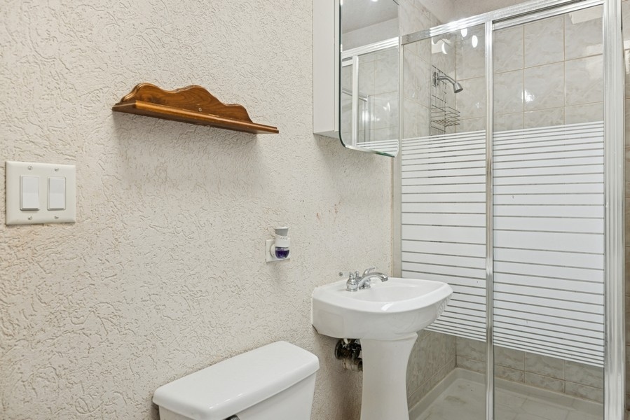 717 N Lakeside Drive, Vernon Hills, IL 60061