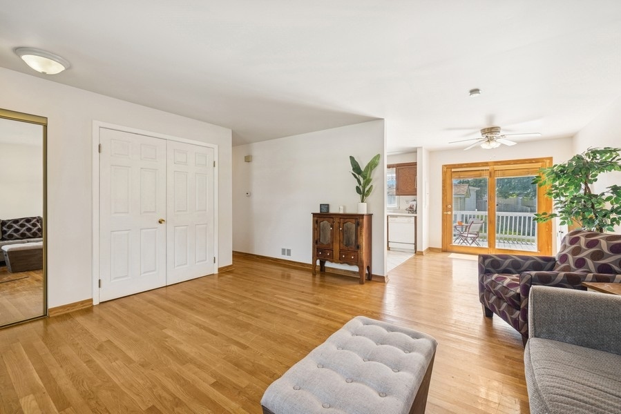 717 N Lakeside Drive, Vernon Hills, IL 60061