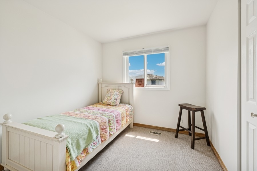 717 N Lakeside Drive, Vernon Hills, IL 60061