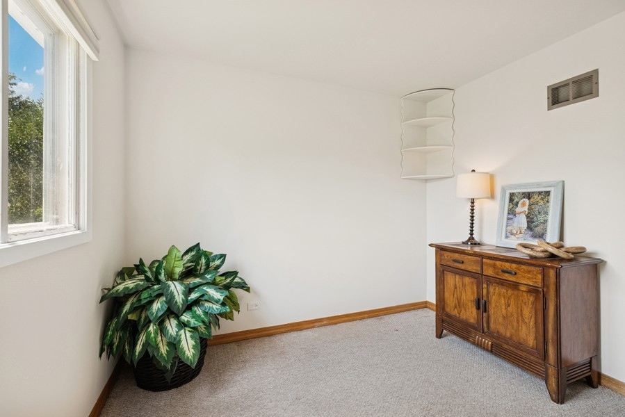 717 N Lakeside Drive, Vernon Hills, IL 60061