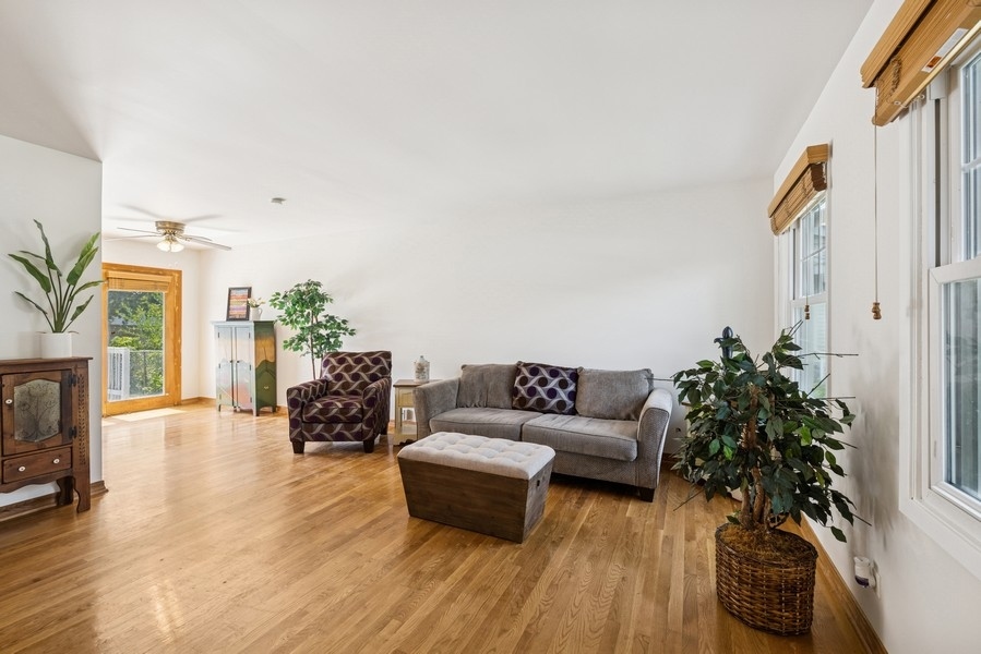 717 N Lakeside Drive, Vernon Hills, IL 60061