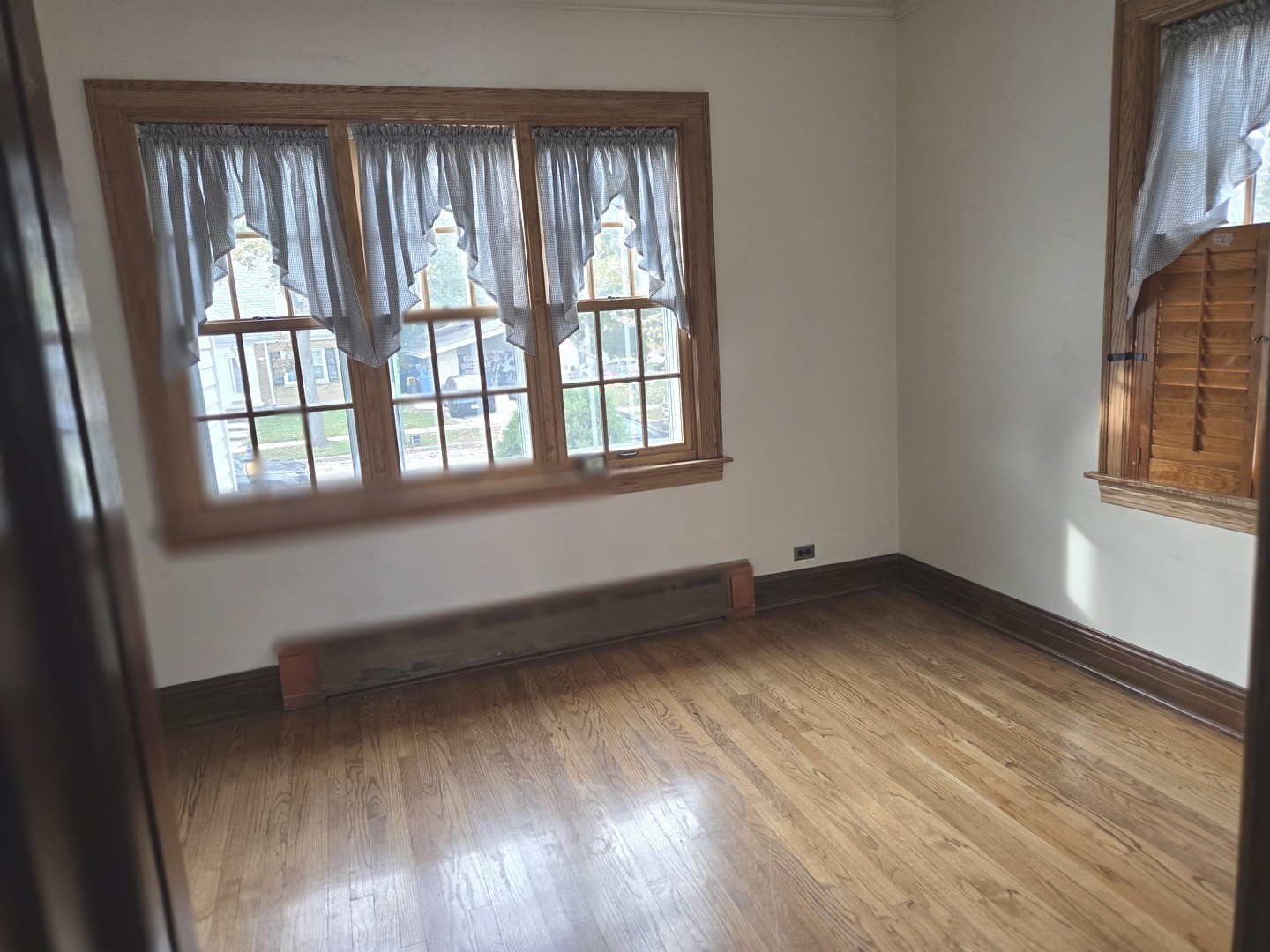 5651 N Neva Avenue, Chicago, IL 60631