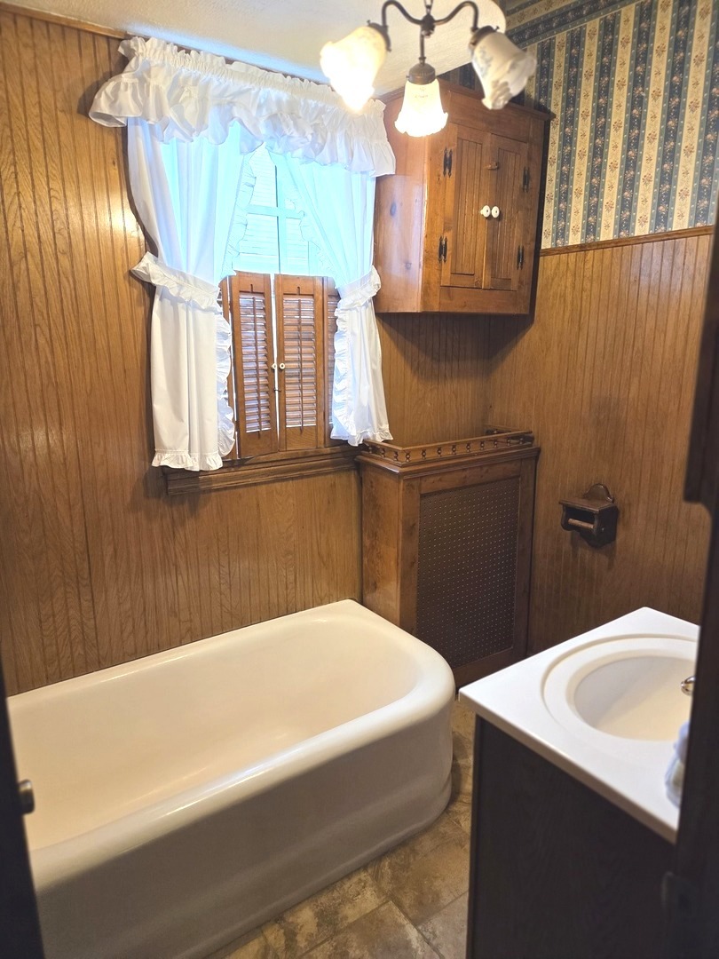 5651 N Neva Avenue, Chicago, IL 60631