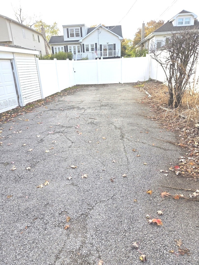 5651 N Neva Avenue, Chicago, IL 60631