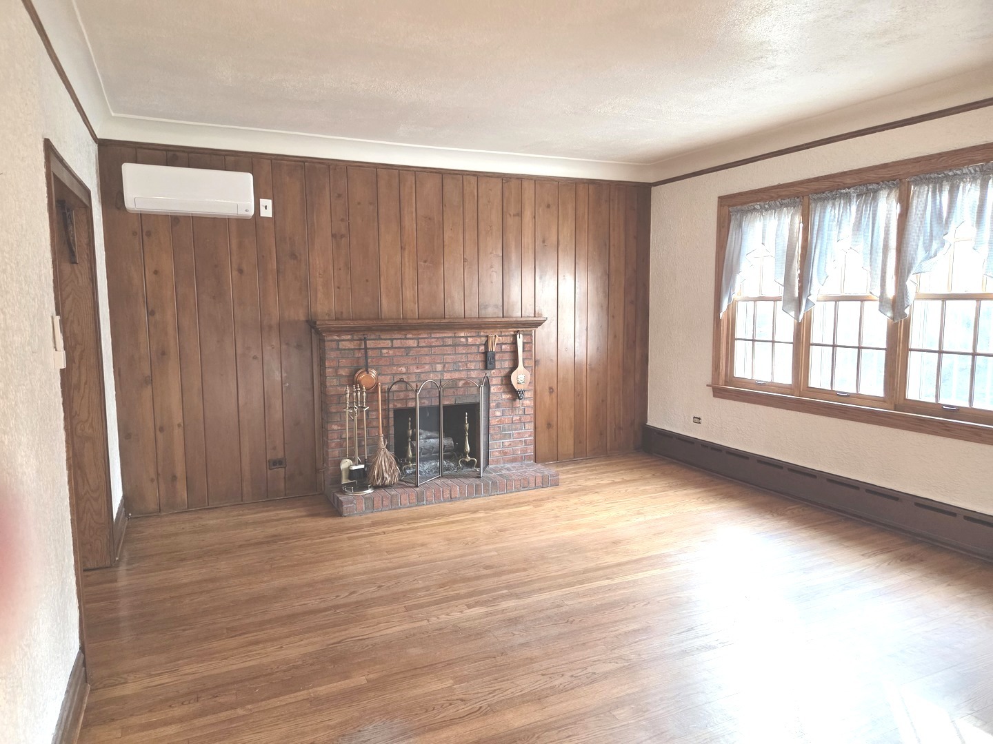 5651 N Neva Avenue, Chicago, IL 60631