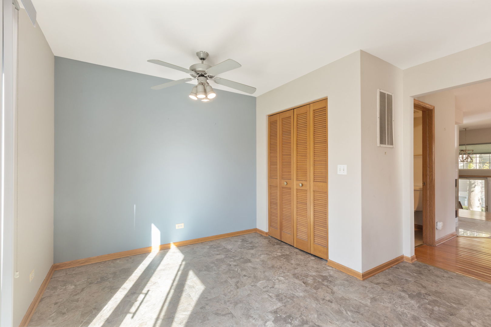 1086 Manchester Circle, Grayslake, IL 60030