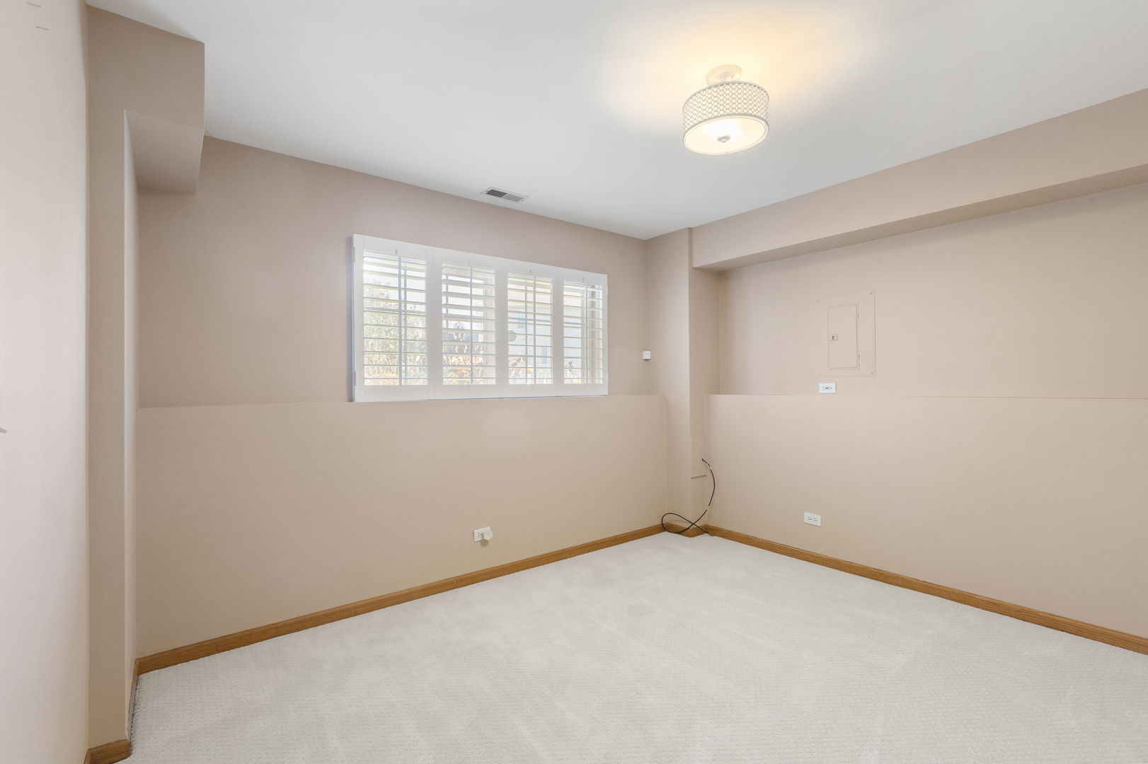 1086 Manchester Circle, Grayslake, IL 60030