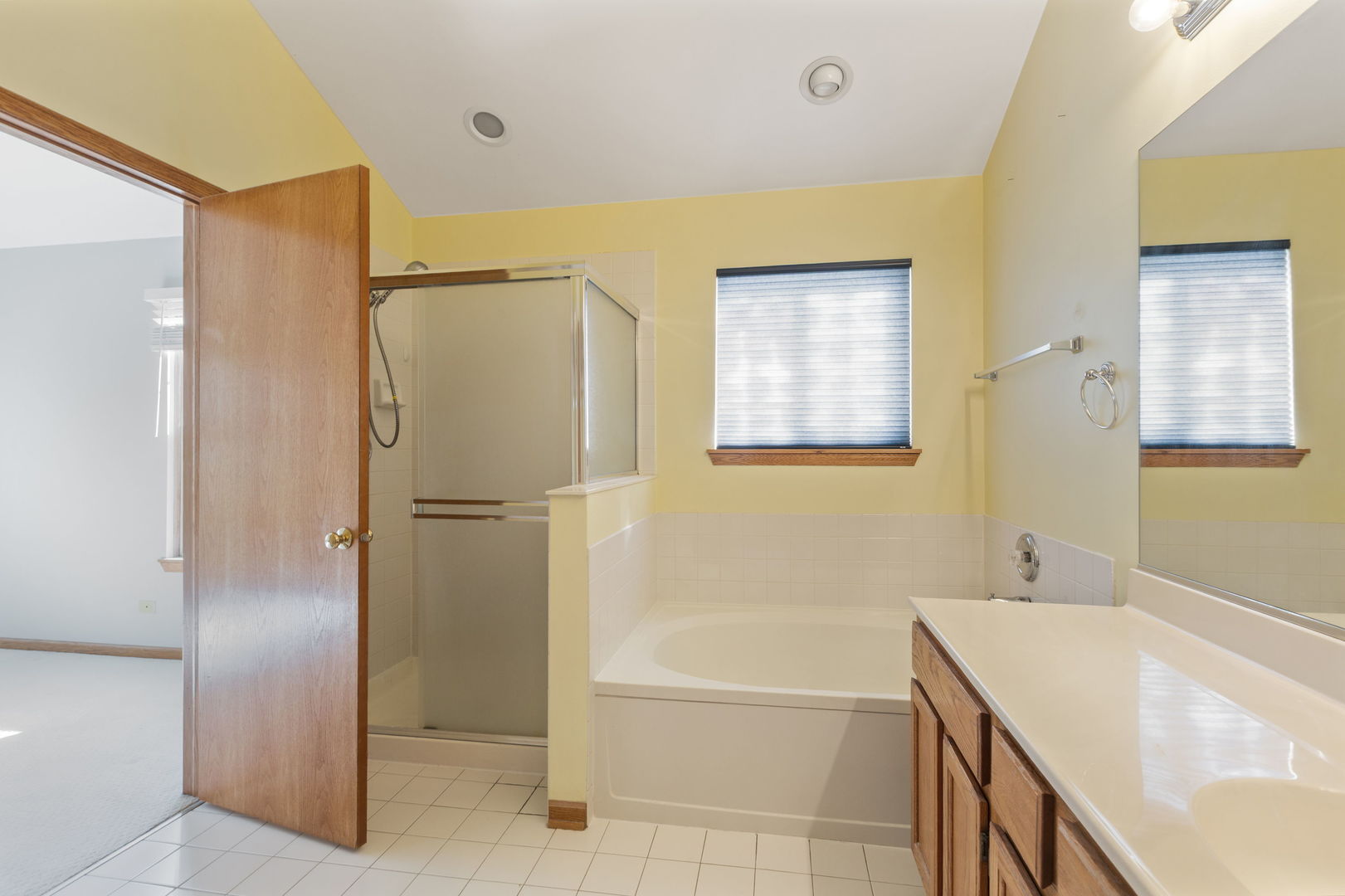 1086 Manchester Circle, Grayslake, IL 60030