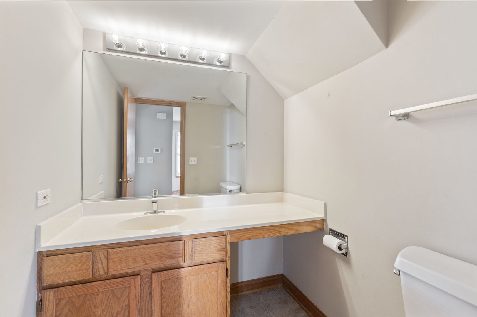 1086 Manchester Circle, Grayslake, IL 60030