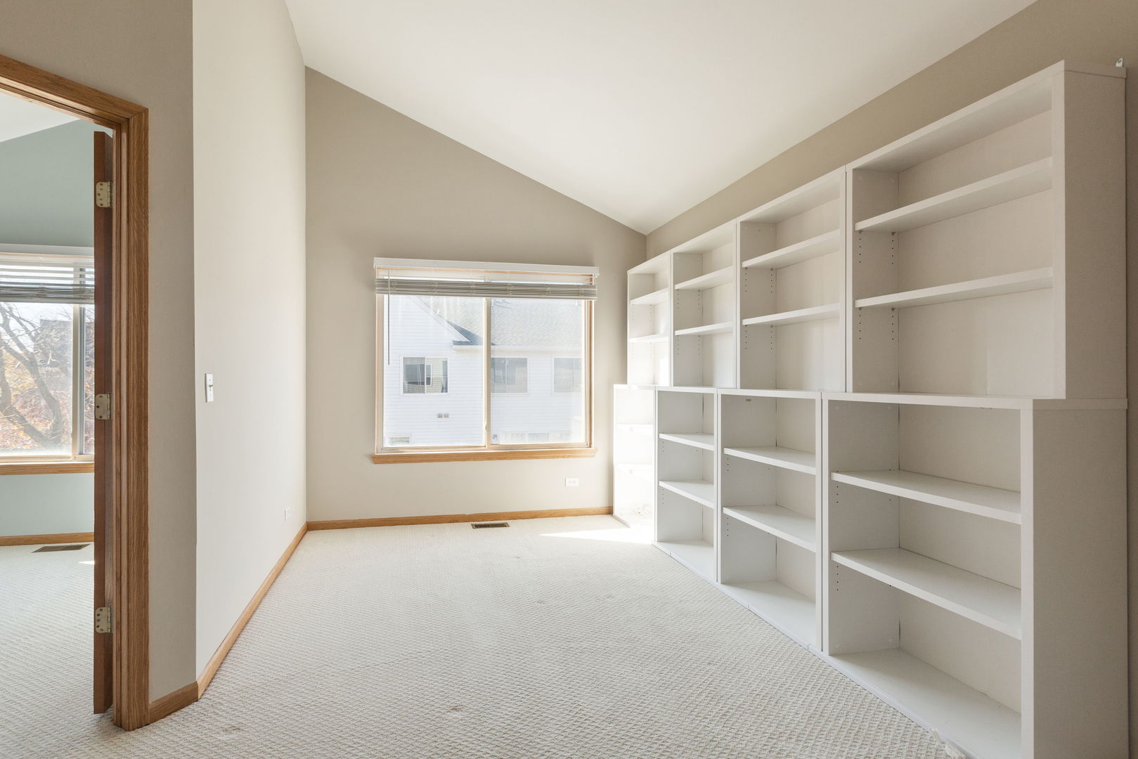 1086 Manchester Circle, Grayslake, IL 60030