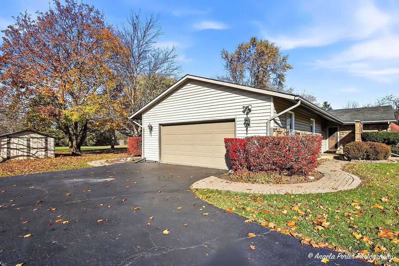 26140 N Ann Court, Wauconda, IL 60084