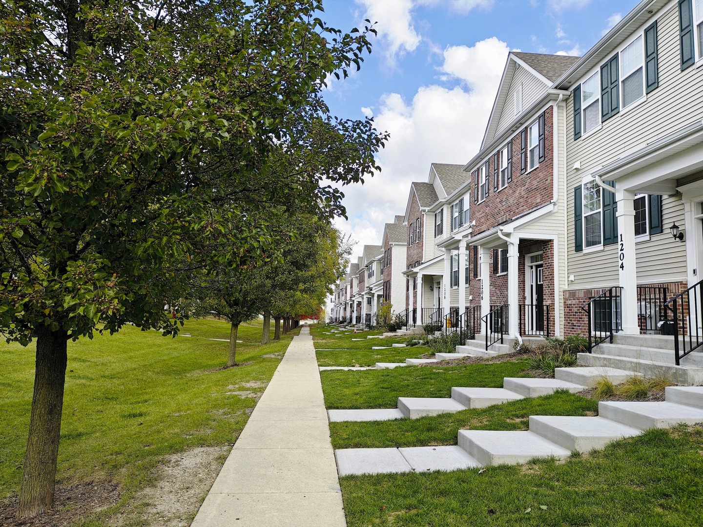 1204 Neubauer Circle #1304, Lindenhurst, IL 60046