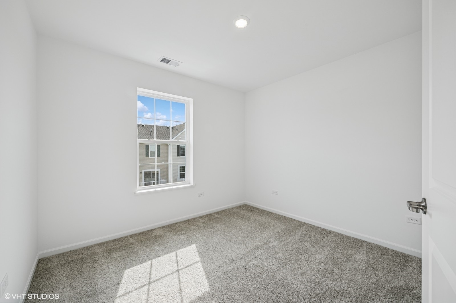 1204 Neubauer Circle #1304, Lindenhurst, IL 60046