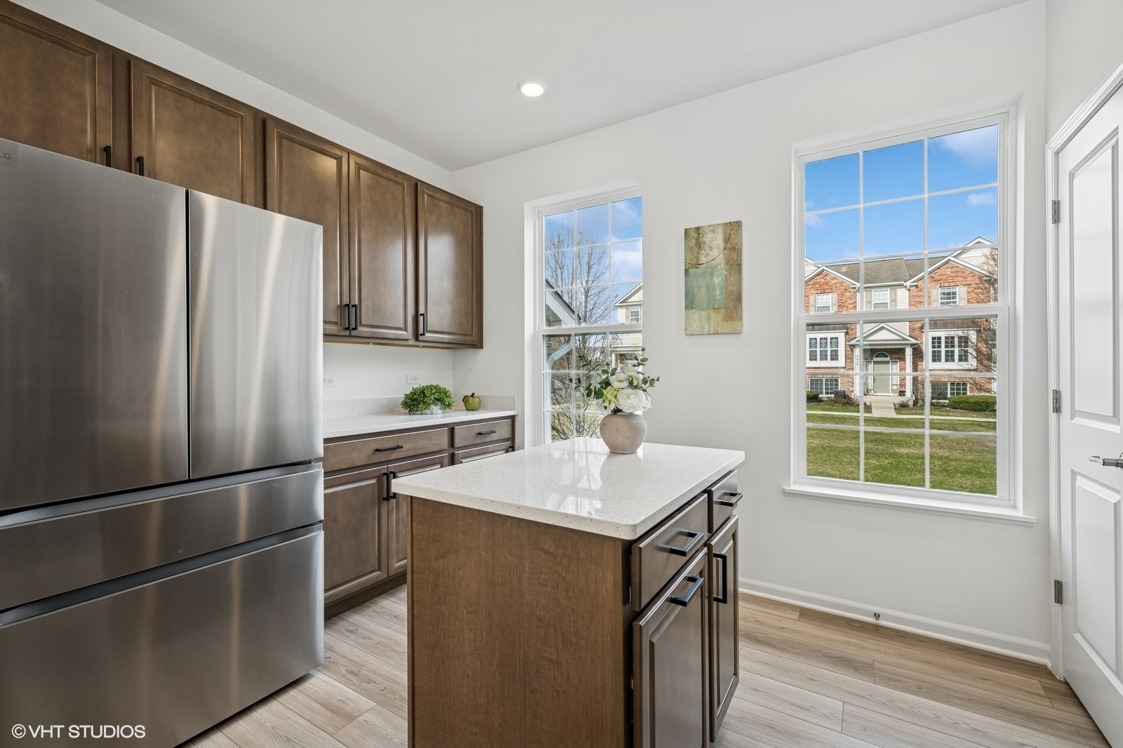 1204 Neubauer Circle #1304, Lindenhurst, IL 60046